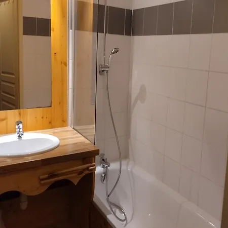 Holiday home Hameau 5 201a - & Piscine 4 Pers Orelle